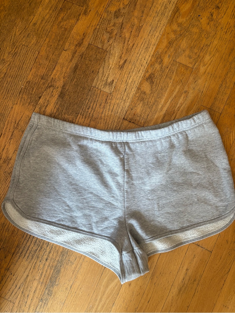 Aritzia Sweatfleece Perfect fit Light Gray Athletic Sweat/Lounge Shorts